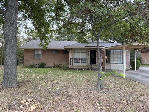 924 Monterey Dr, Denton, TX, 76209-8725 | Card Image