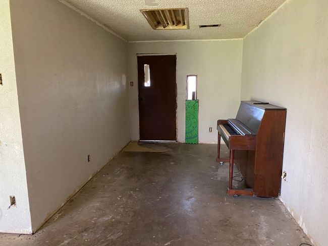501 S Clay St, House other with 3 bedrooms, 2 bathrooms and null parking in Henrietta TX | Image 8