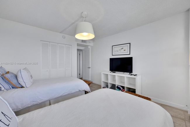 APT-1009 - 177 Ocean Lane Dr, Condo with 2 bedrooms, 2 bathrooms and null parking in Key Biscayne FL | Image 23