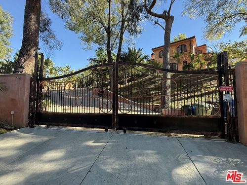 4536 Vanalden Ave, Tarzana, CA, 91356 | Card Image