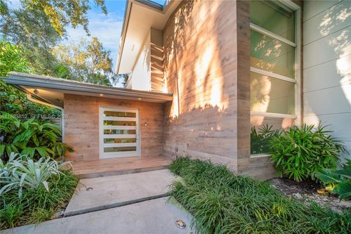 79 Shore Dr W, Coconut Grove, FL, 33133-2619 | Card Image