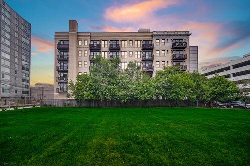 204-811 Eastwood Ave, Chicago, IL, 60640-7040 | Card Image