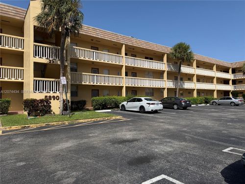 302-5890 Nw 64th Avenue, Tamarac, FL, 33319 | Card Image