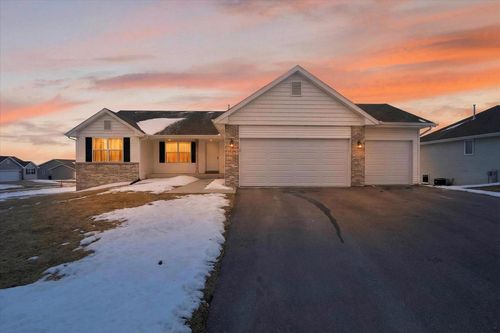 3709 Prairie Falcon Pass, Beloit, WI, 53511-7955 | Card Image
