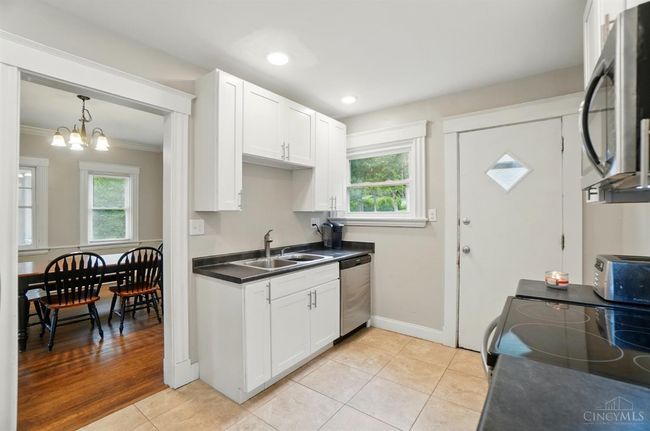 3933 Vine St, House other with 2 bedrooms, 2 bathrooms and null parking in Cincinnati OH | Image 15