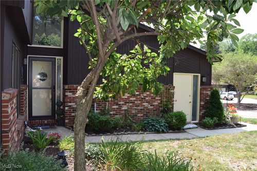 8368 Villa Marina Ct, Mentor, OH, 44060-2040 | Card Image