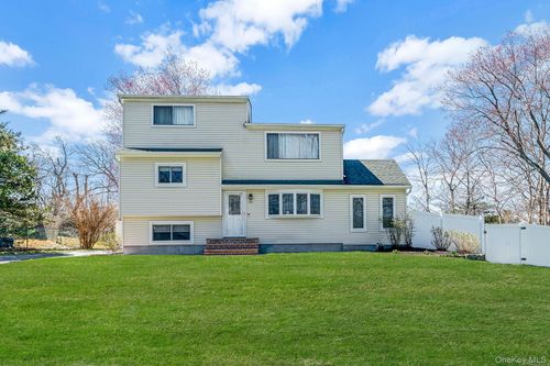 26 Carl Street, Brookhaven, NY, 11779 | Card Image