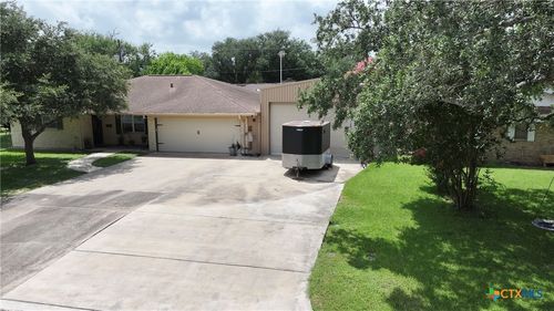 105 Brentwood Pl, Port Lavaca, TX, 77979-2105 | Card Image