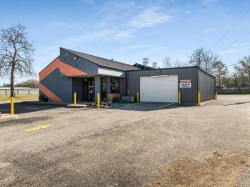 2400 Woodlawn Blvd, Denison, TX, 75020-7424 | Card Image