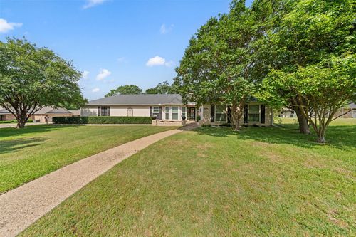 4201 Westchester Dr, Waco, TX, 76710-1326 | Card Image