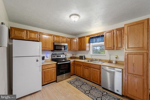 1100 Loop Rd, GERRARDSTOWN, WV, 25420-3583 | Card Image