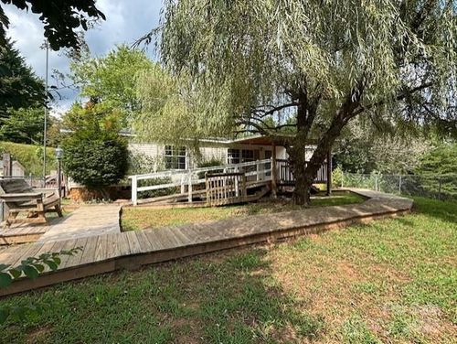 66 Scenic Dr, Bryson City, NC, 28713-5100 | Card Image