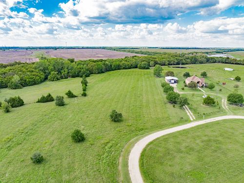 8 Thornhill Dr, Greenville, TX, 75401-7651 | Card Image