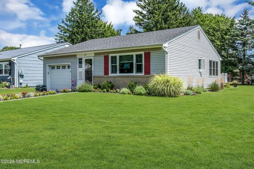4 Basset Dr, Toms River, NJ, 08757-5635 | Card Image