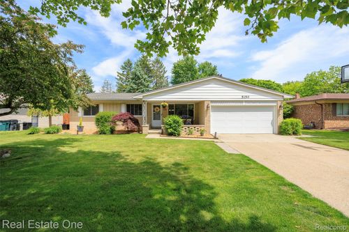 5150 Dayton Dr, Troy, MI, 48085-4051 | Card Image