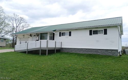 105 Newbanks Road, Parkersburg, WV, 26104 | Card Image