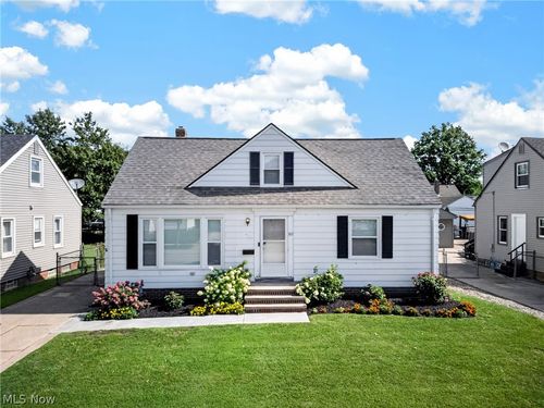 305 E 329th St, Willowick, OH, 44095-3228 | Card Image