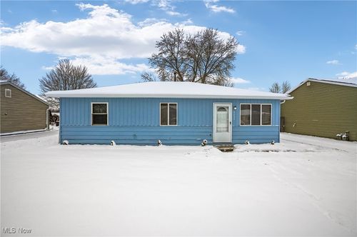 9864 Green Dr, Windham, OH, 44288-1419 | Card Image