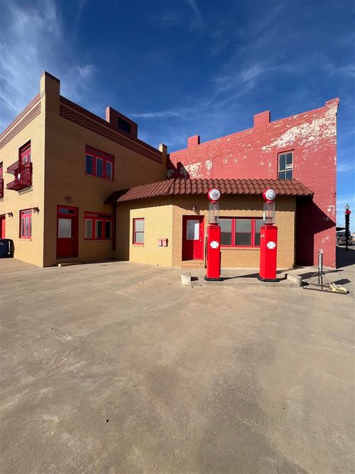 224 S Main St, Hennessey, OK, 73742-1422 | Card Image