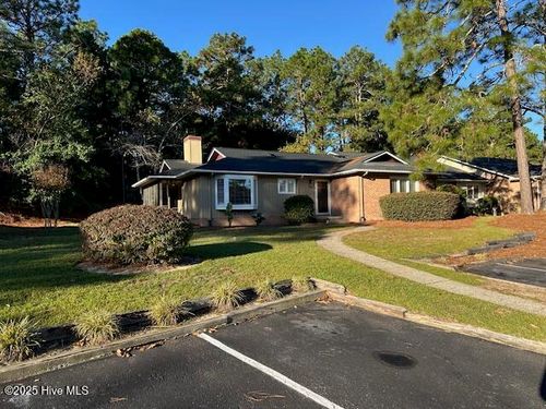 38-38 Garden Villa Dr, Pinehurst, NC, 28374-8226 | Card Image