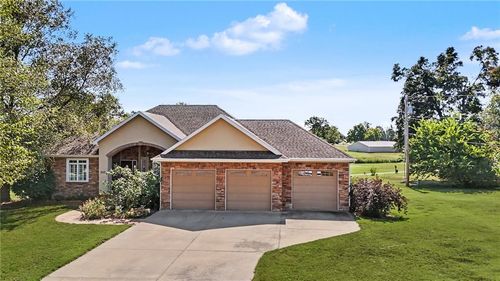 942 E Fairway Dr, Ottawa, KS, 66067-1670 | Card Image