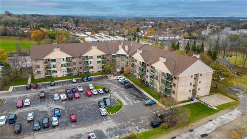 318-15 Hofstetter Ave, Kitchener, ON, N2A3Z7 | Card Image
