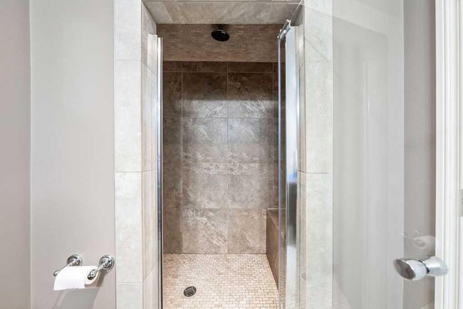 169 Signature Way Sw, House other with 5 bedrooms, 4 bathrooms and 4 parking in Calgary AB | Image 40