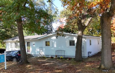 2745 Davista Drive, House other with 4 bedrooms, 2 bathrooms and null parking in Highland MI | Image 1