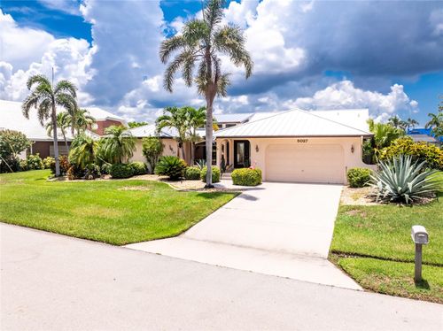 5027 Key Largo Dr, PUNTA GORDA, FL, 33950-8555 | Card Image
