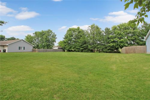35 Tanglewood Dr, Charleston, IL, 61920 | Card Image