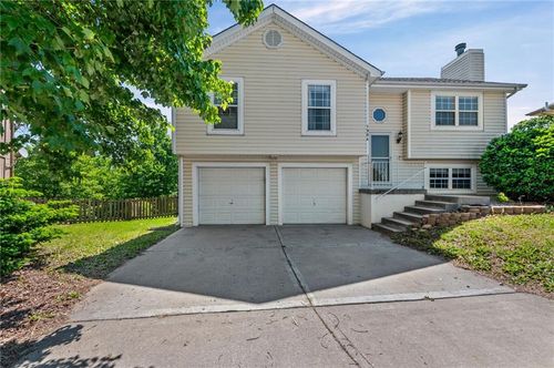 1904 Quail Ridge Dr, Liberty, MO, 64068-8461 | Card Image