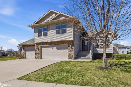 63 Colchester Dr, Iowa City, IA, 52245-9333 | Card Image