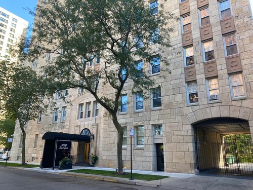 4d-5000 S East End Ave, Chicago, IL, 60615-3179 | Card Image