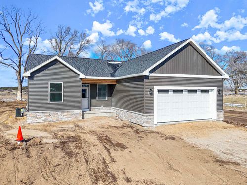 1144 Magnolia Dr, Traverse City, MI, 49696-5203 | Card Image