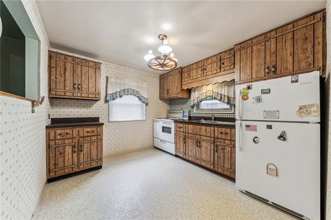414 Mary St, House other with 2 bedrooms, 1 bathrooms and null parking in Jeannette PA | Image 5