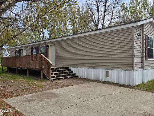 23-2600 University Avenue, Williston, ND, 58801 | Card Image