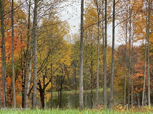 5502 Farmhouse Dr, Crestwood, KY, 40014-7622 | Card Image