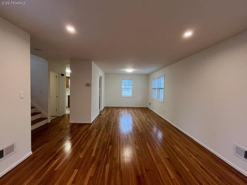 b-10 Inwood Rd, Port Washington, NY, 11050-1506 | Card Image