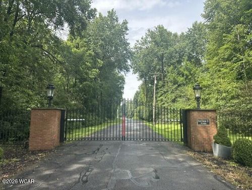 90 Hawthorne Dr, Lima, OH, 45805-4034 | Card Image