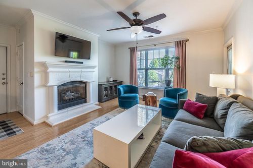 303-12100 Garden Grove Cir, FAIRFAX, VA, 22030-9019 | Card Image