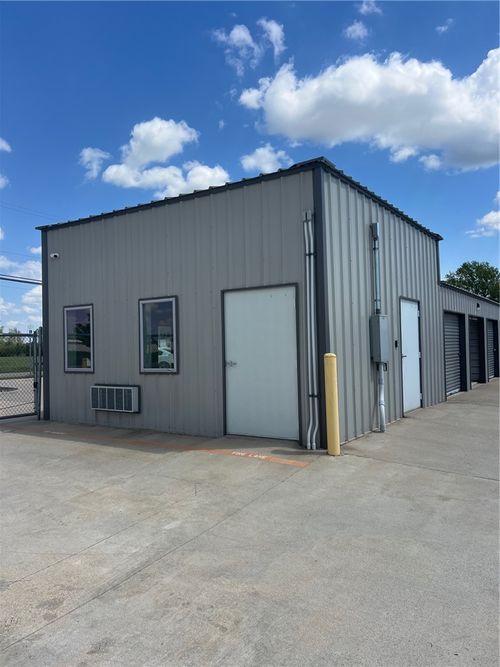 1100 E Kenwood Street, Siloam Springs, AR, 72761 | Card Image