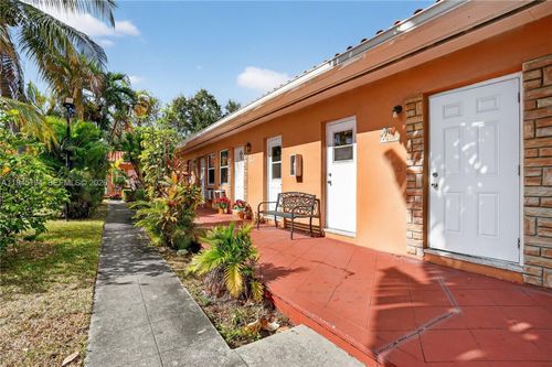 148-140 Sw 30th Ct, Miami, FL, 33135-1285 | Card Image