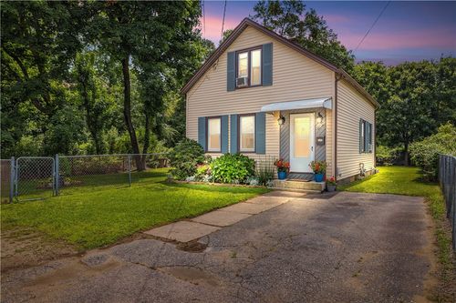 7 Cottage St, Westerly, RI, 02891-1237 | Card Image