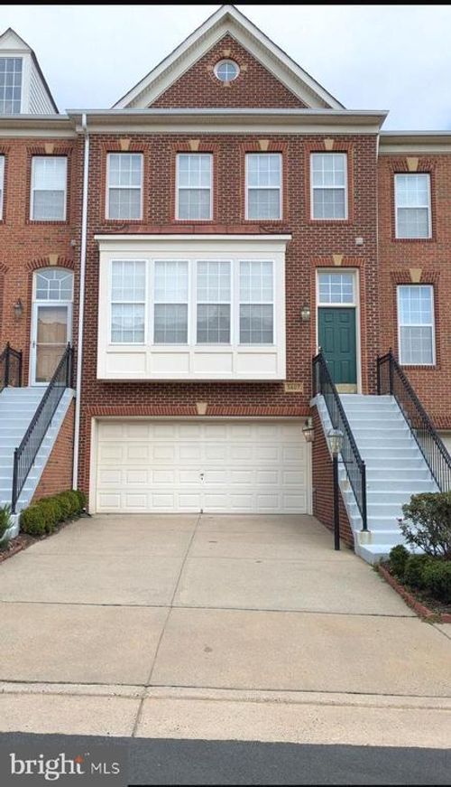 5607 Faircloth Ct, CENTREVILLE, VA, 20120-1979 | Card Image