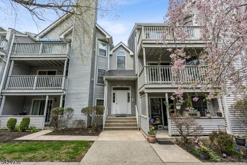 8 Quartz Ln, Paterson, NJ, 07501-3377 | Card Image
