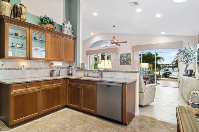 368 Nw Springview Loop, House other with 3 bedrooms, 2 bathrooms and null parking in Port St. Lucie FL | Image 10