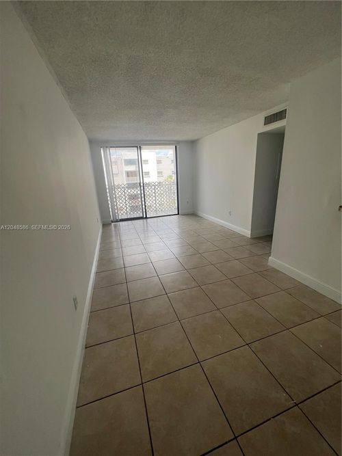 405-8145 Nw 7th St, Miami, FL, 33126-4083 | Card Image