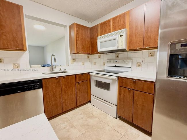 APT-507 - 8550 N Sherman Cir, Condo with 2 bedrooms, 2 bathrooms and null parking in Miramar FL | Image 7