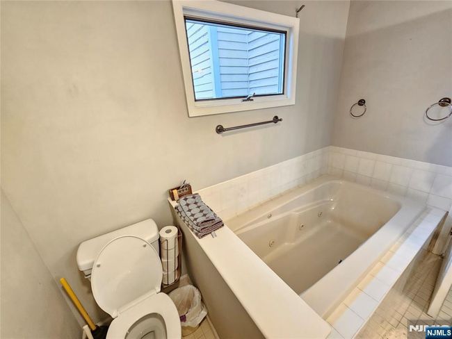 403 Heights Dr, Townhouse with 2 bedrooms, 3 bathrooms and null parking in Haledon NJ | Image 17