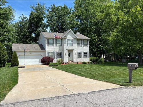 695 Meadowlark Road, Painesville, OH, 44077 | Card Image